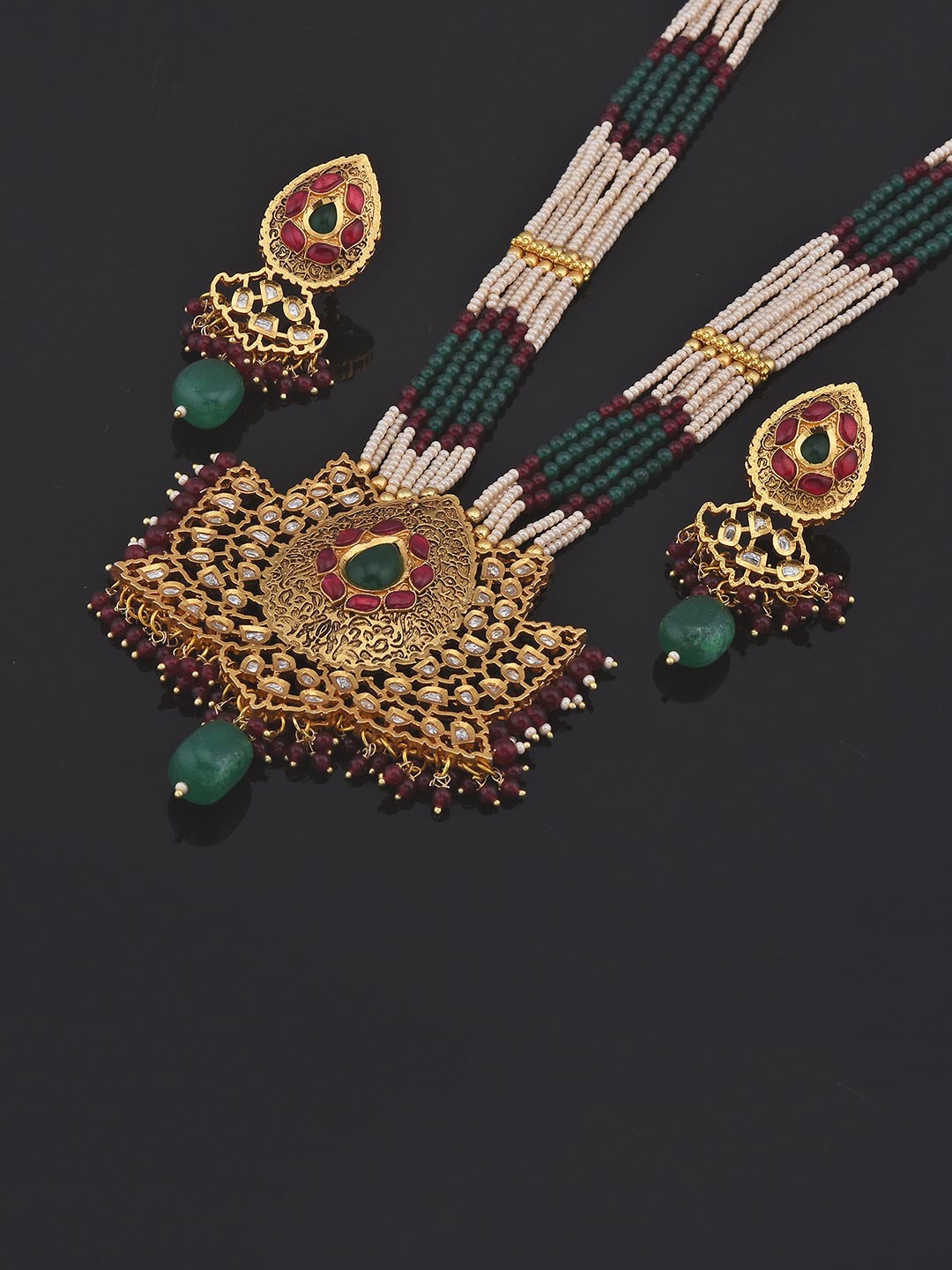 

Tistabene Gold-Plated Red & Green Kundan Studded Traditional Jewellery Set