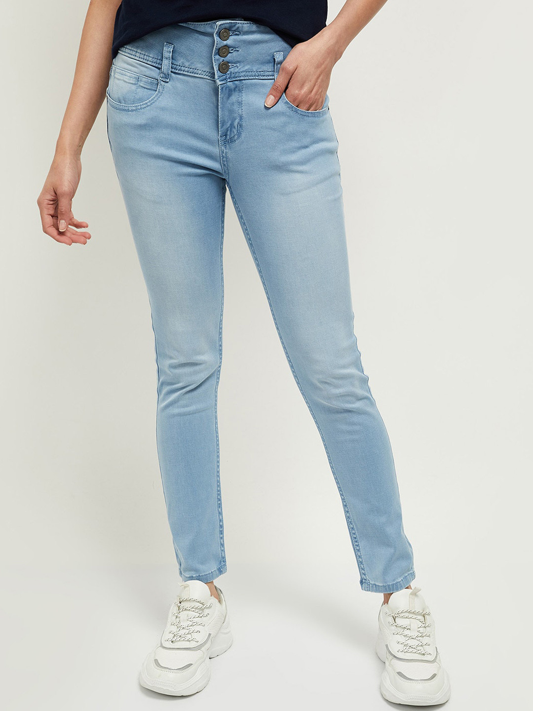 

max Women Blue Slim Fit Heavy Fade Cropped Stretchable Jeans