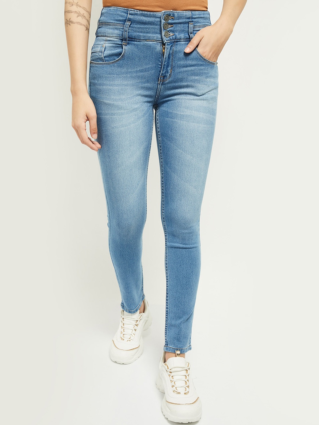 

max Women Blue Slim Fit Heavy Fade Cropped Jeans