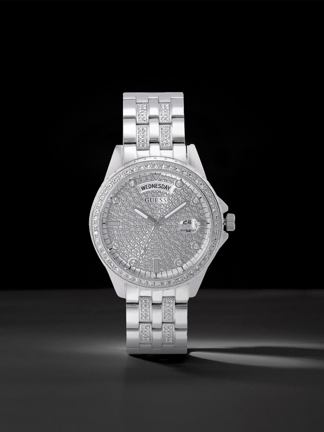

GUESS Women Silver-Toned Embellished Dial & Bracelet Style Straps Analogue Watch GW0254L1