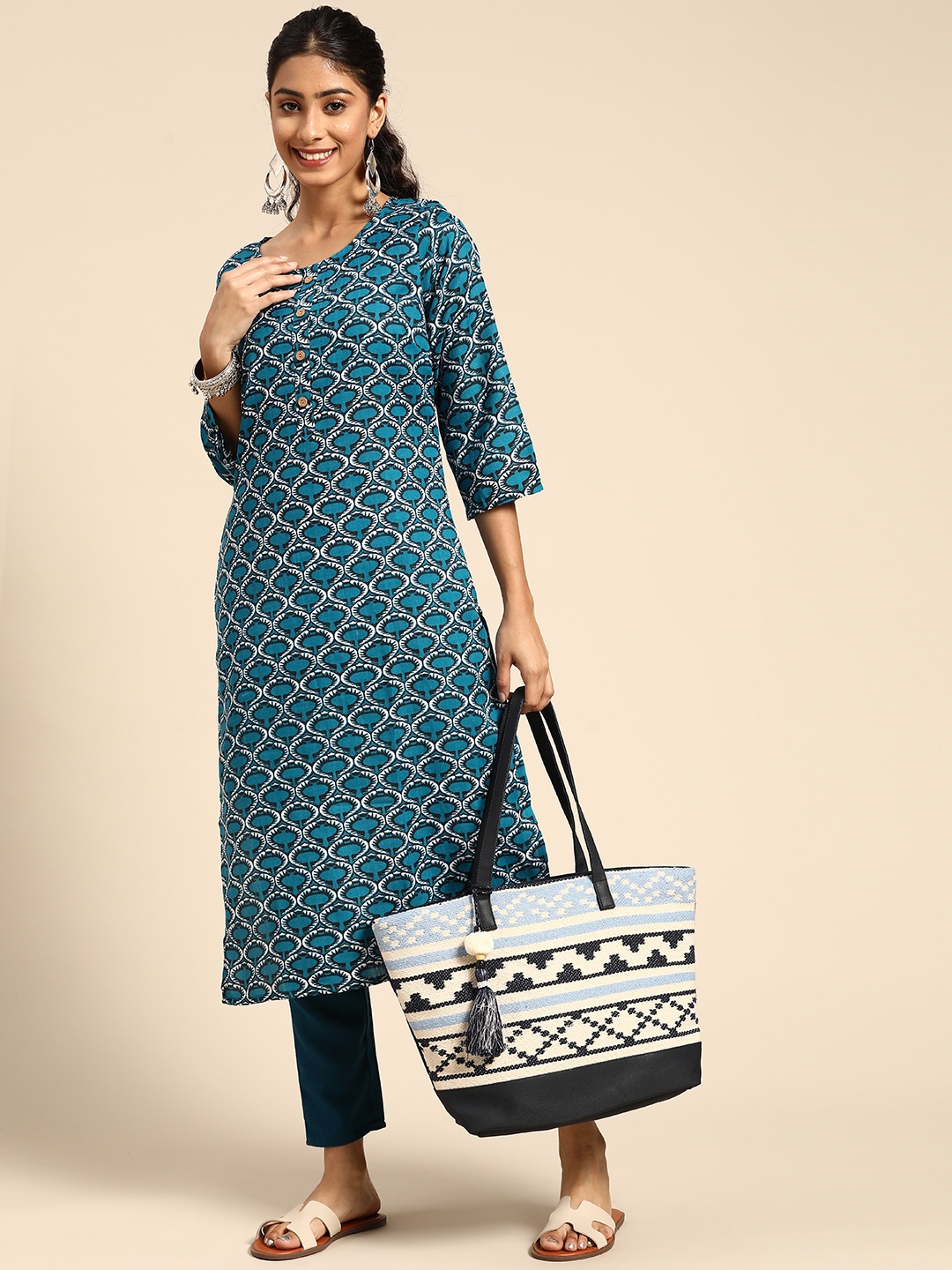 

Sangria Women Teal Blue & Black Abstract Printed Kurta with Trousers