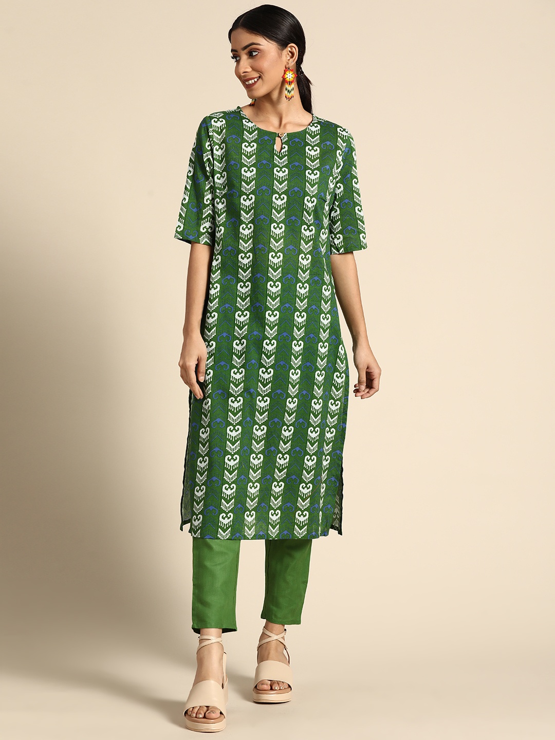 

Sangria Women Green & White Ethnic Motifs Printed Pure Cotton Kurta with Trousers