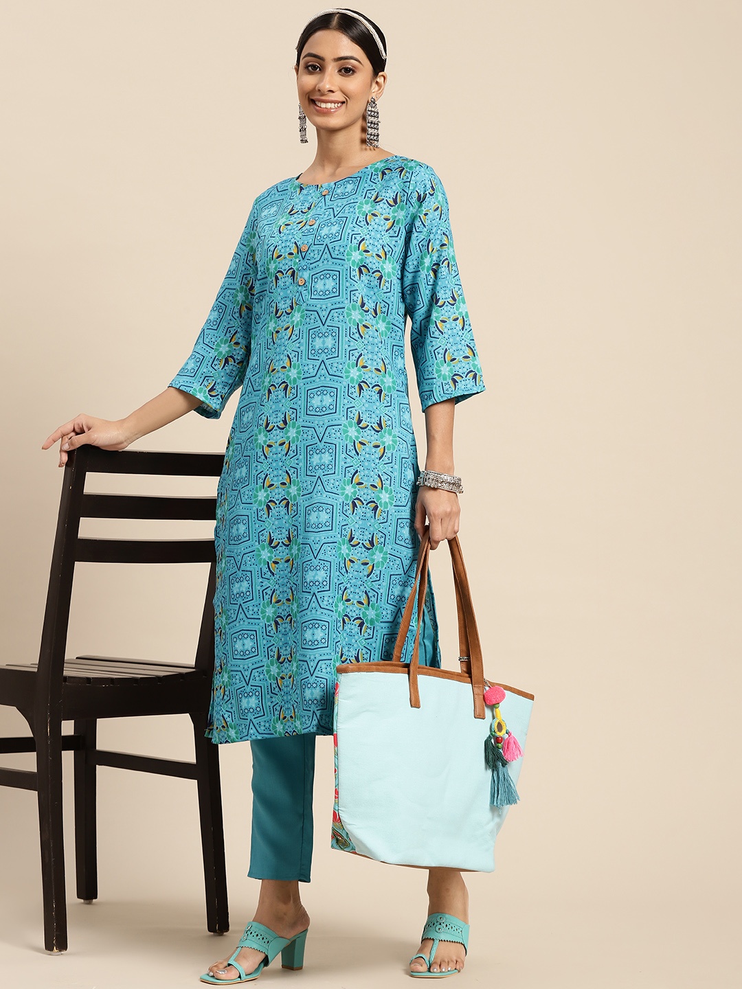 

Sangria Women Turquoise Blue & Green Ethnic Motifs Printed Kurta with Trousers