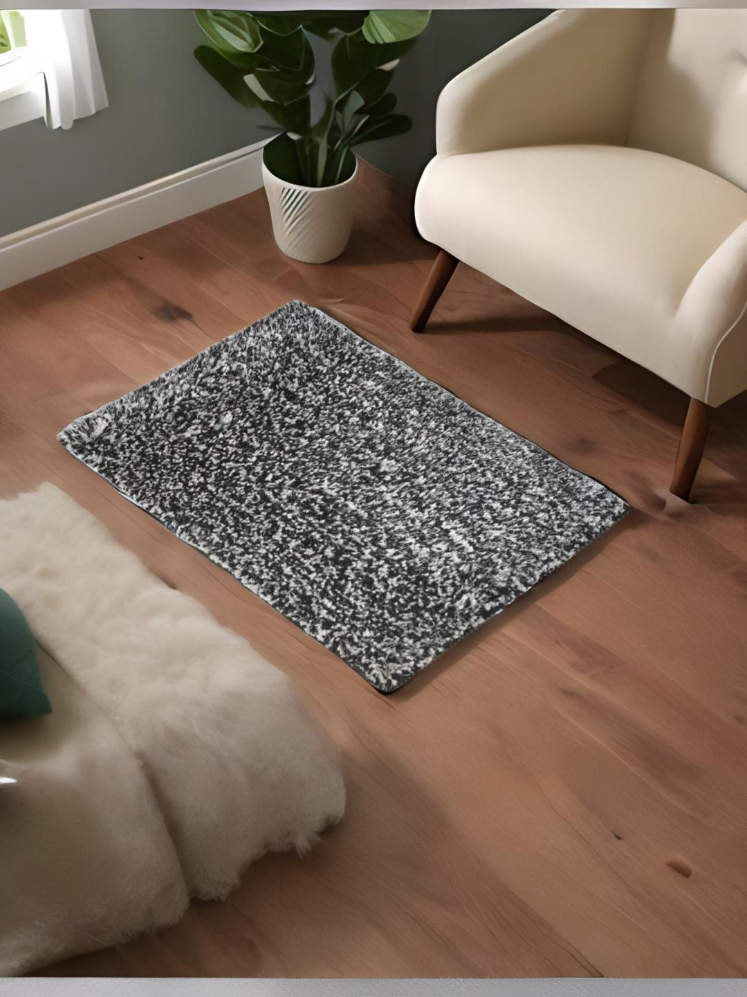 

Athome by Nilkamal Black & White 3000GSM Shaggy Bath Rugs