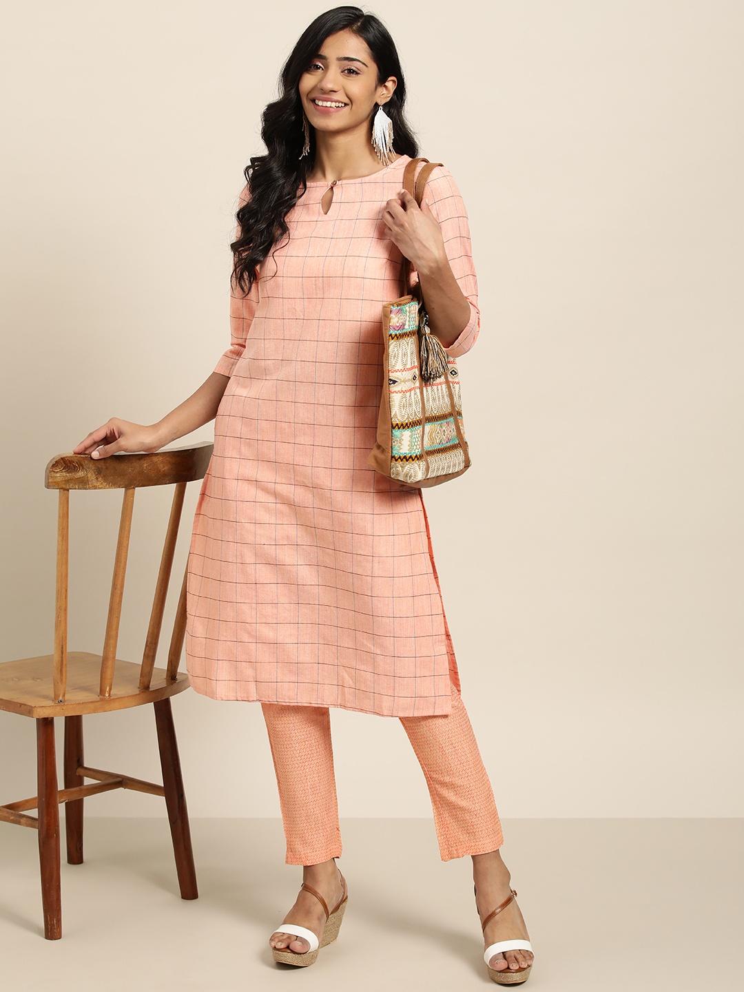 

Sangria Women Coral Pink & Black Kurta with Trousers