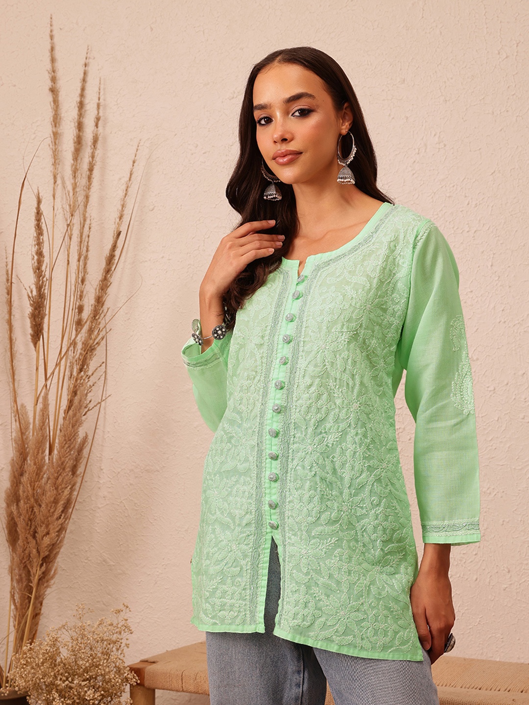 

ADA Women Green & White Ethnic Motifs Chikankari Embroidered Handloom Handloom Kurti