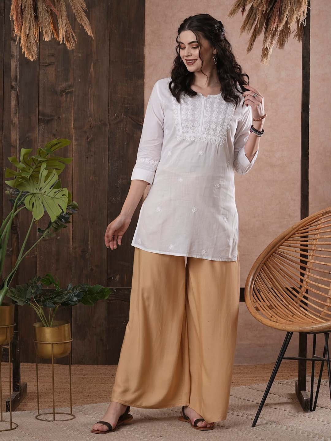 

ADA White Ethnic Motifs Embroidered Chikankari Handloom Handloom Kurti