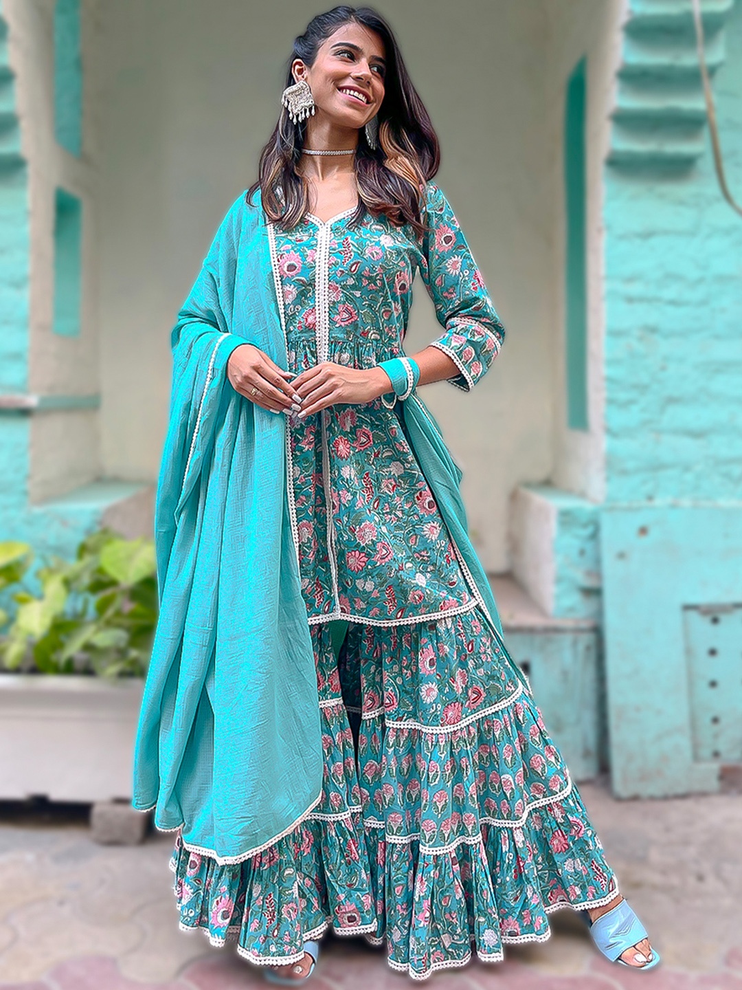 

Libas Women Blue Floral Printed Pure Cotton Kurti with Sharara & With Dupatta