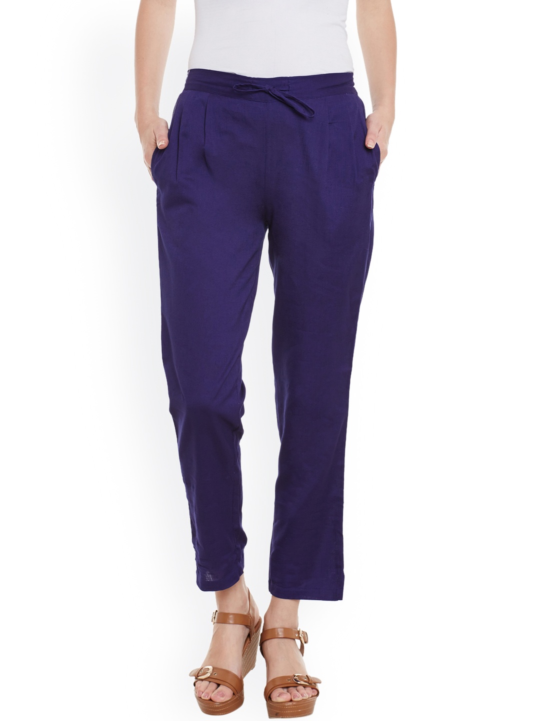

Bitterlime Women Blue Solid Regular Fit Pleated Trousers