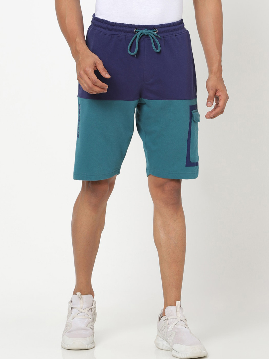 

Bewakoof Men Blue Colorblock Shorts