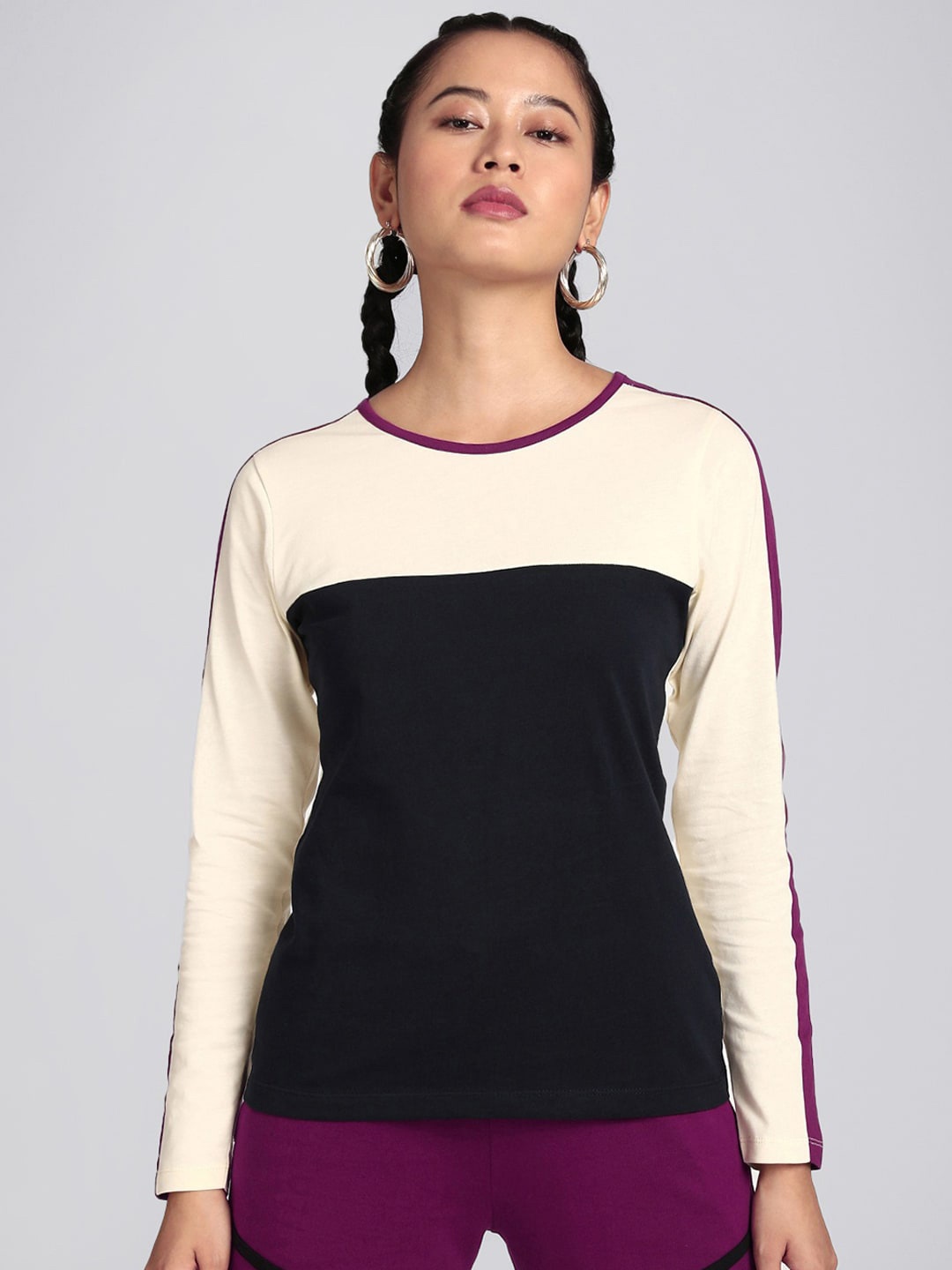 

Bewakoof Women Cream-Coloured & Black Colourblocked Pure Cotton Slim Fit T-shirt