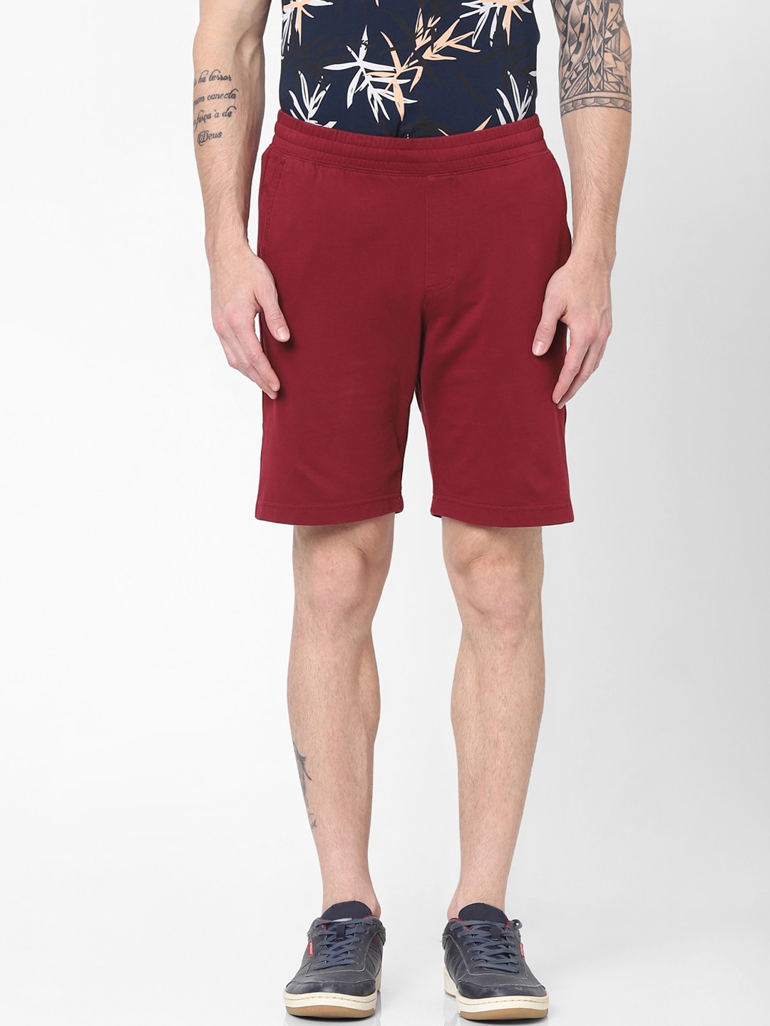 

Celio Men Burgundy Slim Fit Sports Shorts