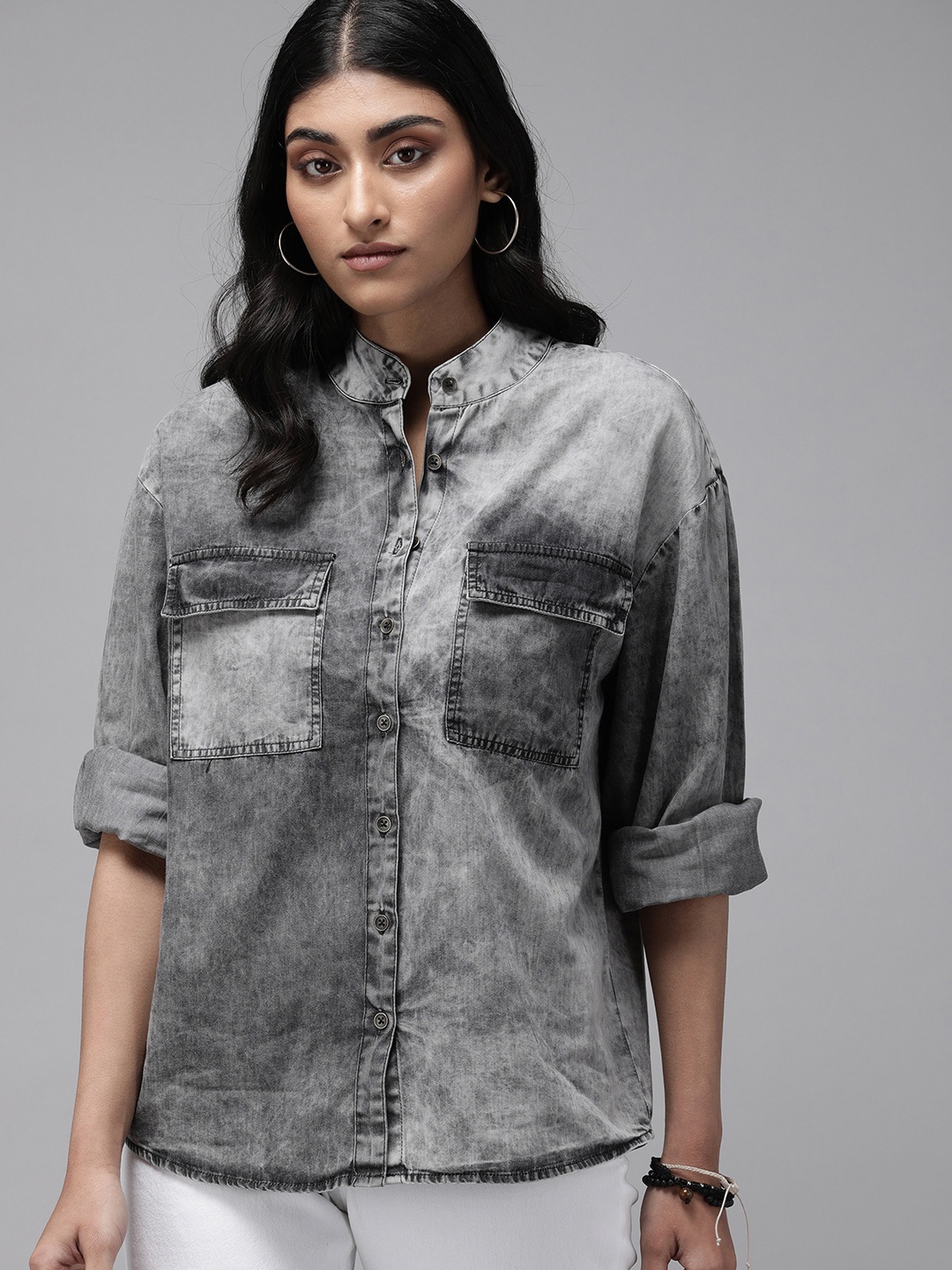 

The Roadster Lifestyle Co Women Charcoal Grey Faded Classic Regular Fit Denim Casual Shirt