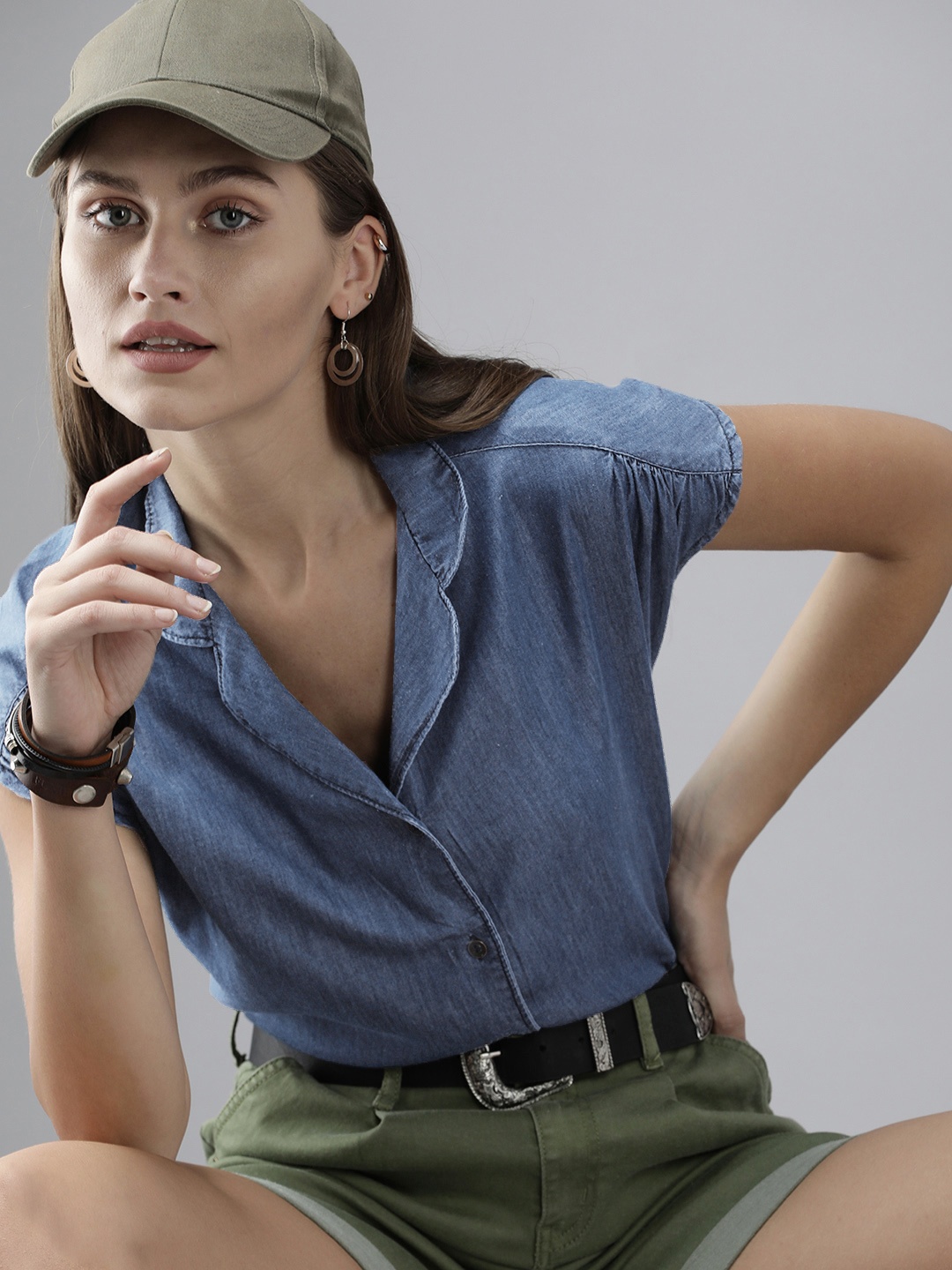 

The Roadster Lifestyle Co Women Blue Classic Denim Casual Shirt