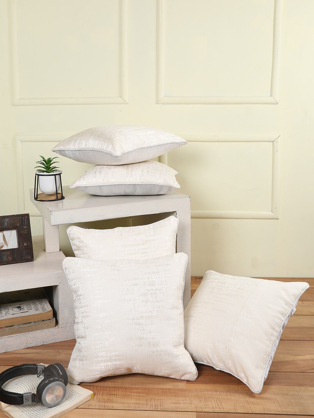

ROMEE Set Of 5 White Textured Square Cushion cover