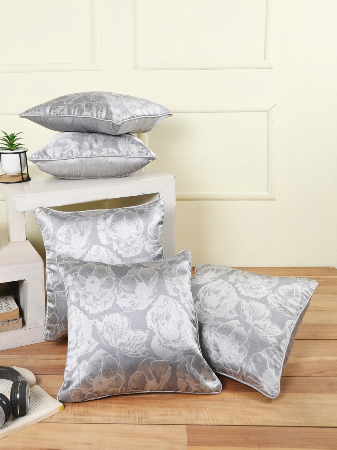 

ROMEE Silver-Toned & Grey Set of 5 Floral Square Cushion Covers