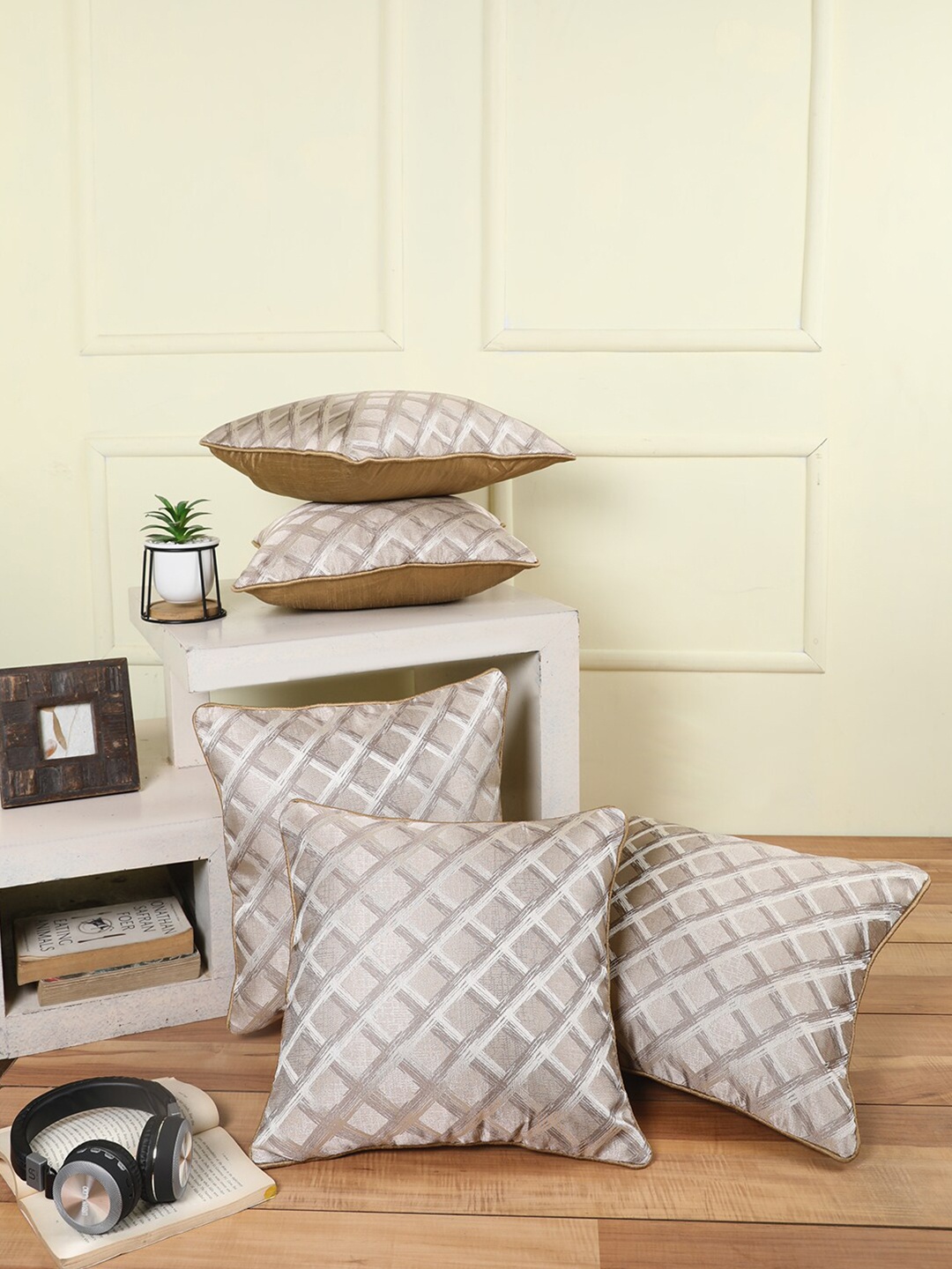 

ROMEE Silver-Toned & Brown Set of 5 Geometric Square Cushion Covers
