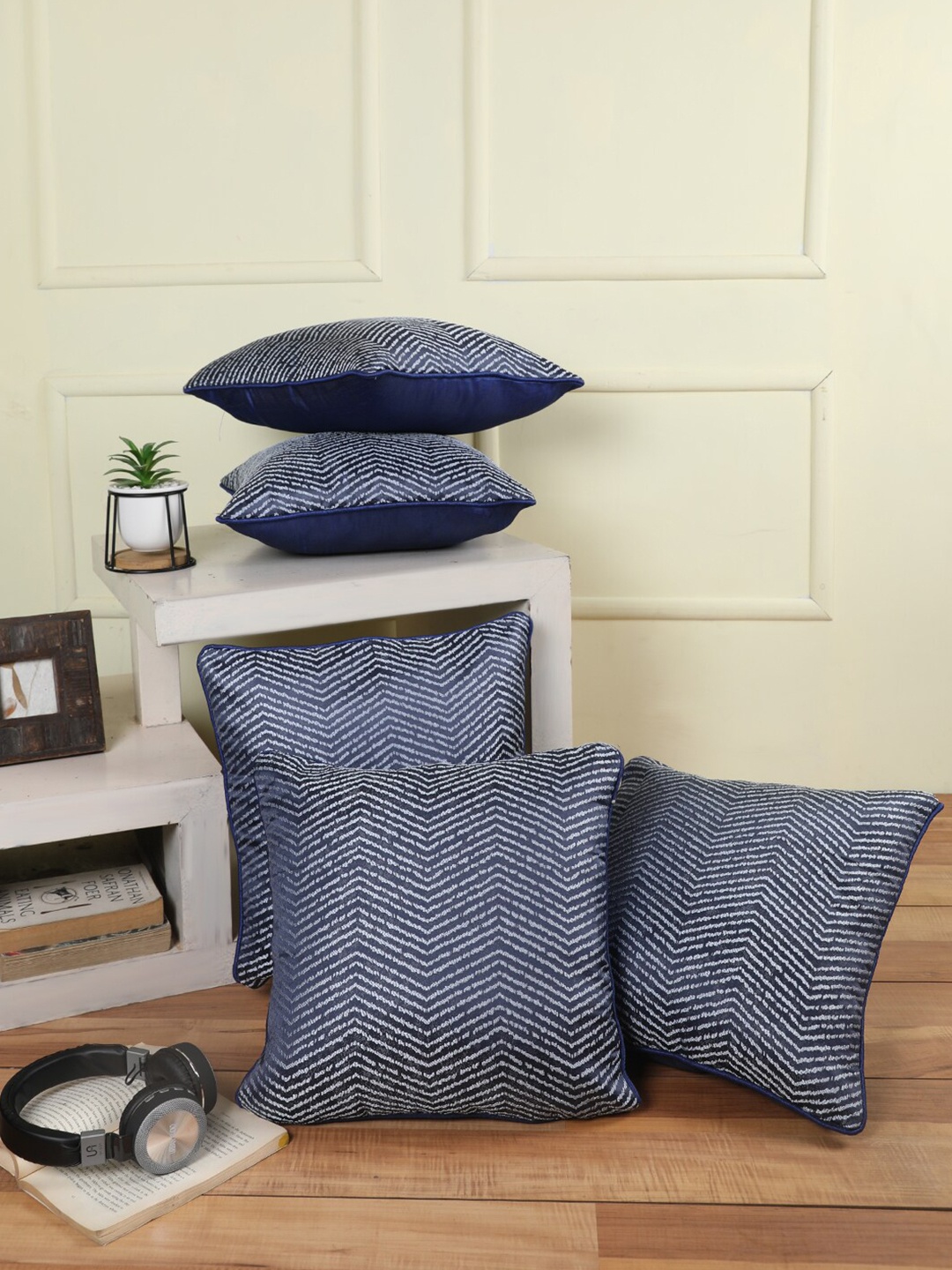 

ROMEE Set Of 5 Blue & White Geometric Square Cushion cover
