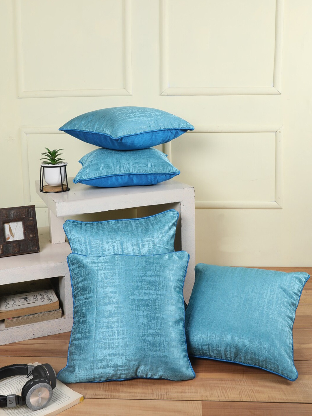 

ROMEE Set of 5 Blue Jacquard Square Cushion Covers