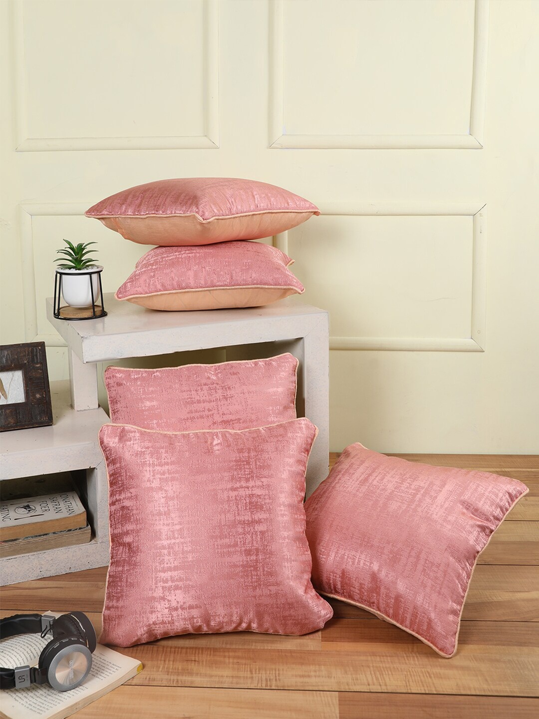 

ROMEE Pink Set of 5 Textured Jacquard Square Cushion Covers