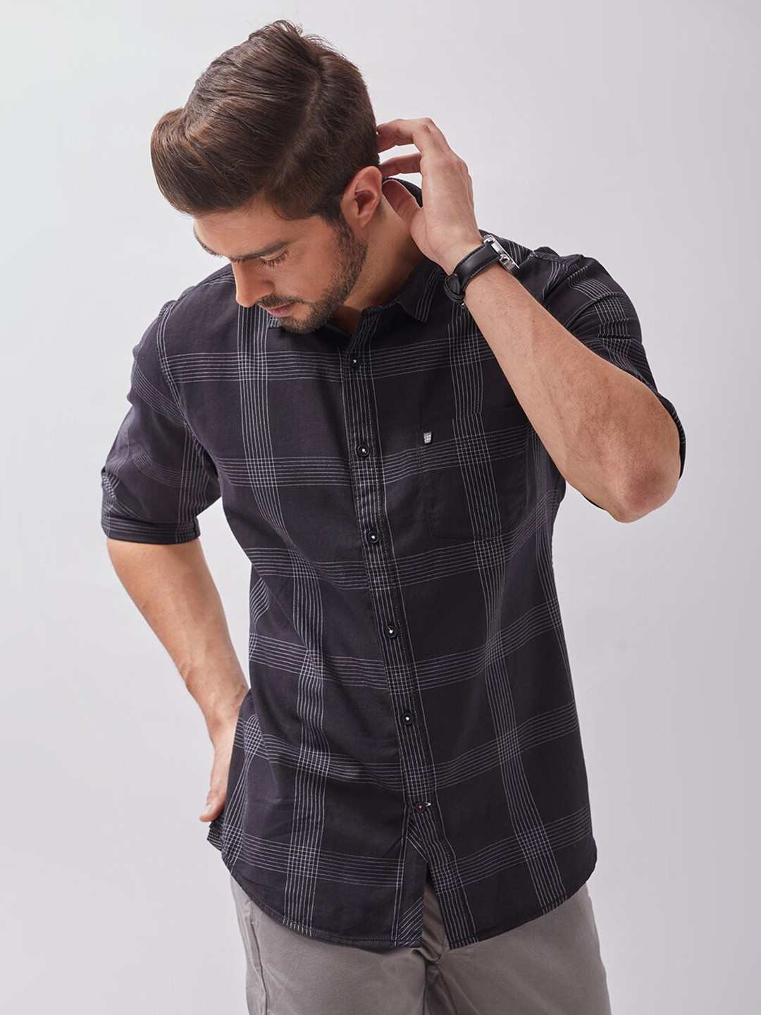 

Oxemberg Men Black Classic Slim Fit Checked Casual Shirt