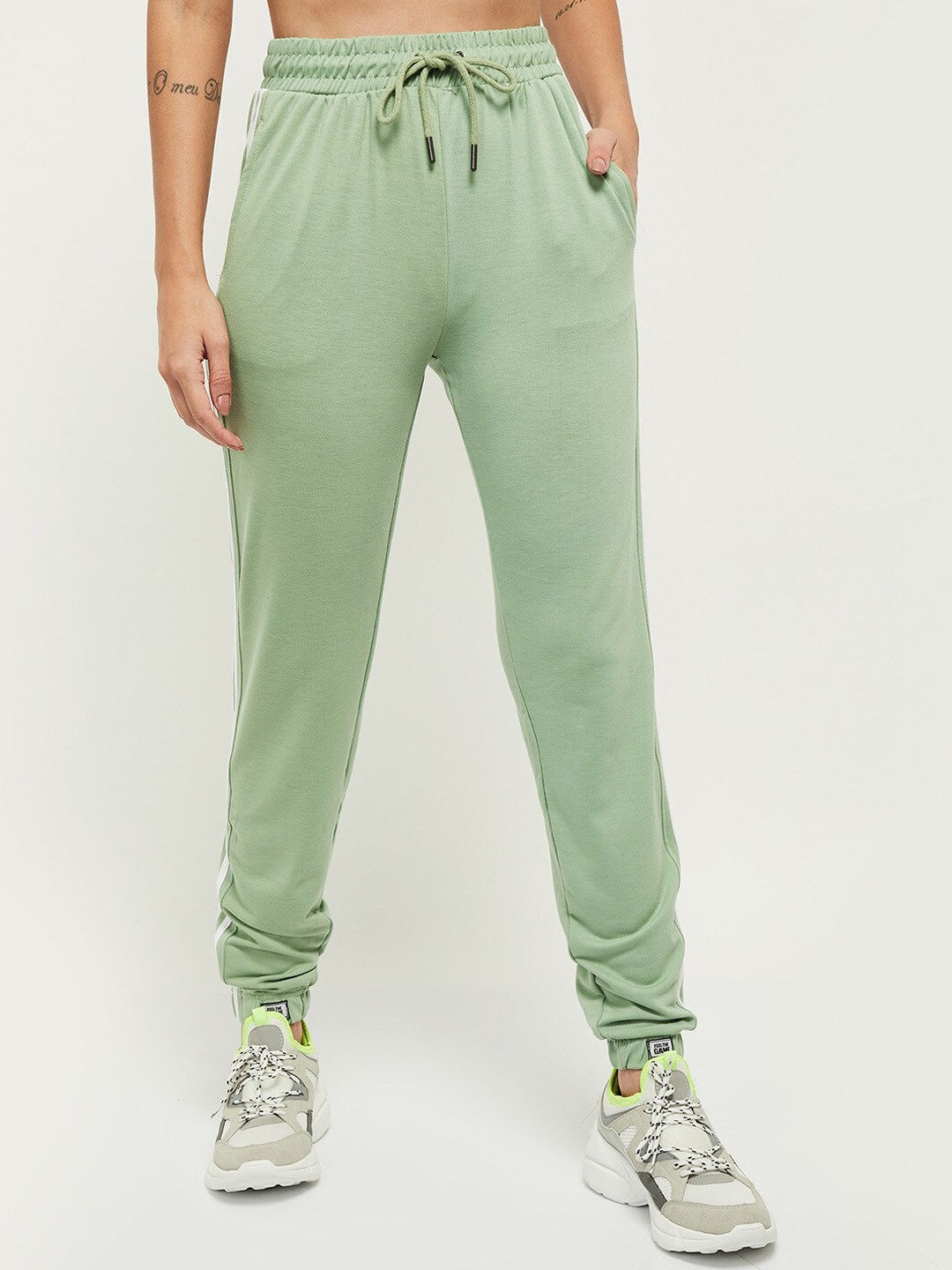 

max Women Green Solid Joggers