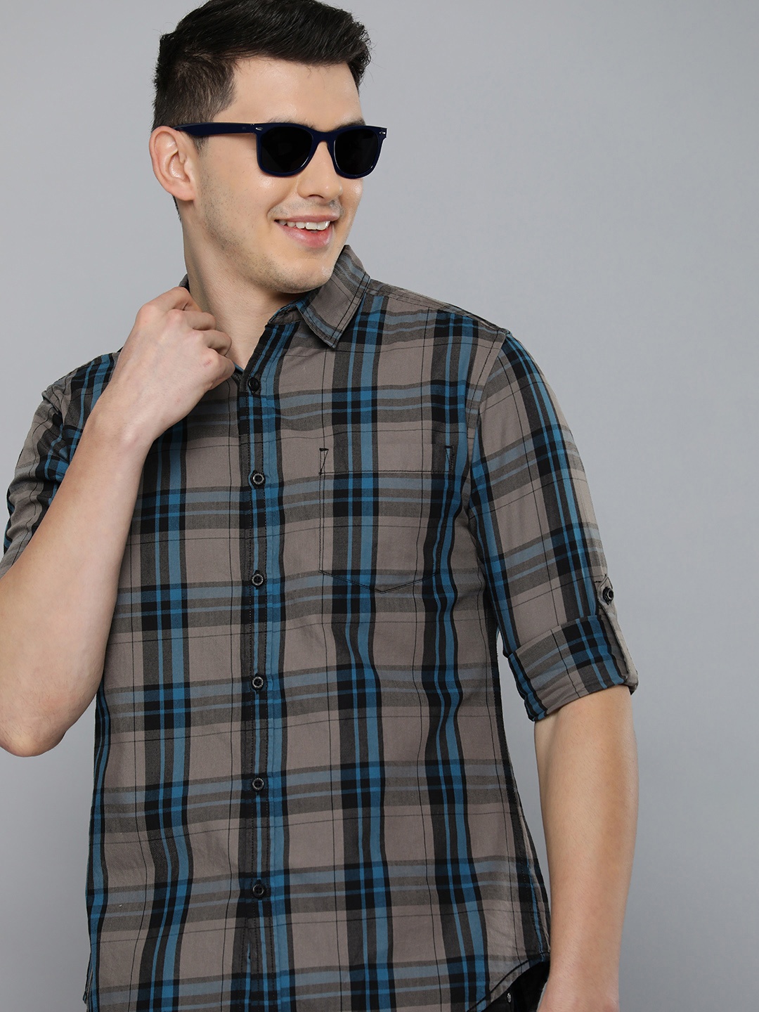

HERE&NOW Men Beige & Blue Slim Fit Checked Pure Cotton Casual Shirt
