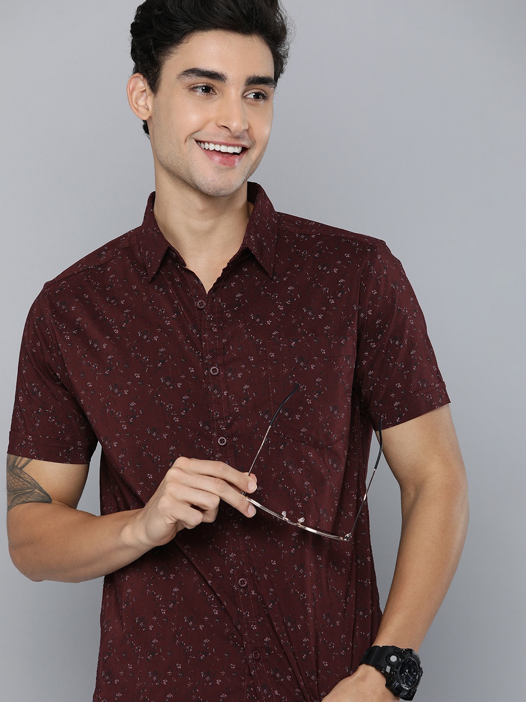 

HERE&NOW Men Burgundy Floral Printed Slim Fit Casual Shirt