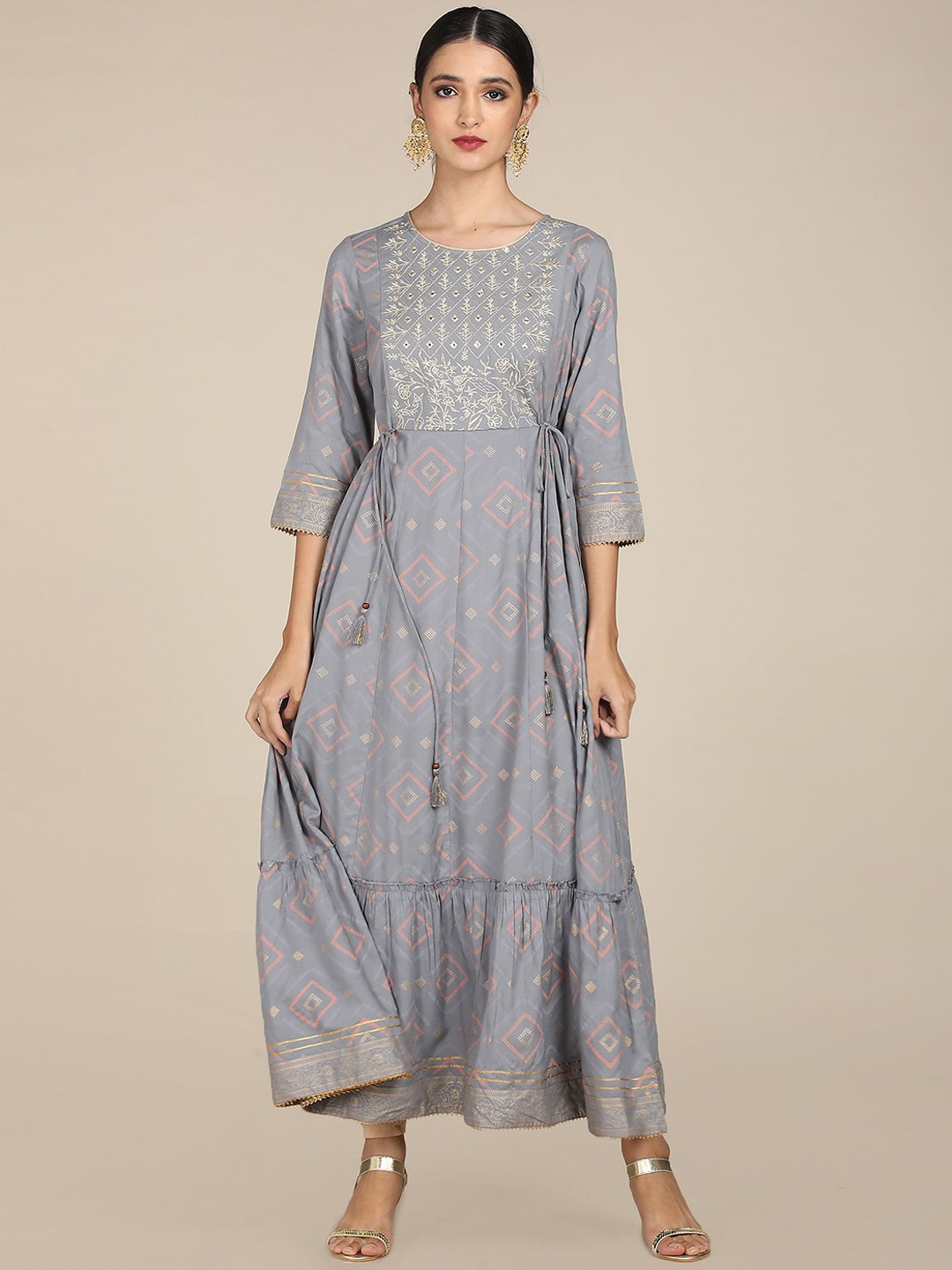 

Anahi Women Grey Geometric Printed Thread Work Kurta