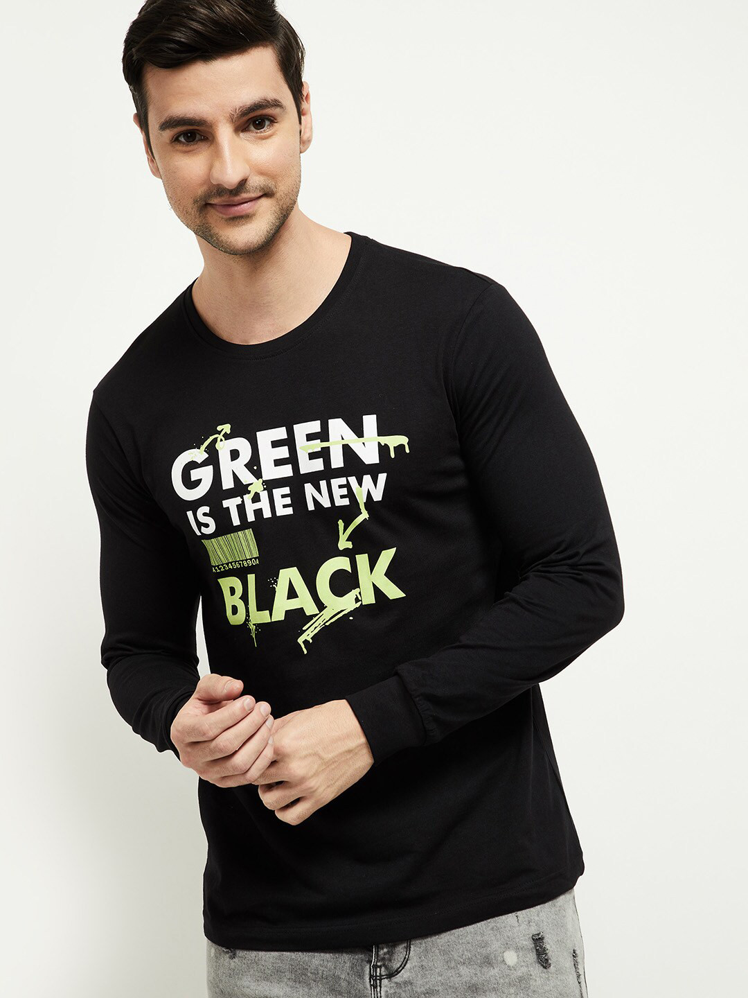 

max Men Black Typography Printed T-shirt