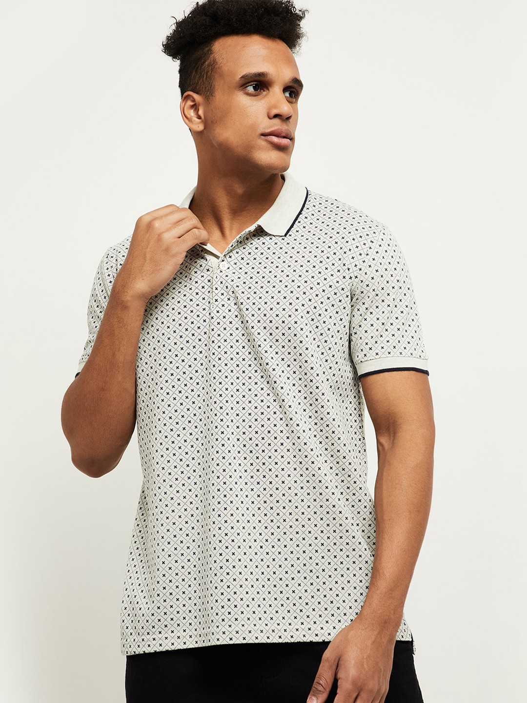 

max Men Off White Printed Polo Collar T-shirt