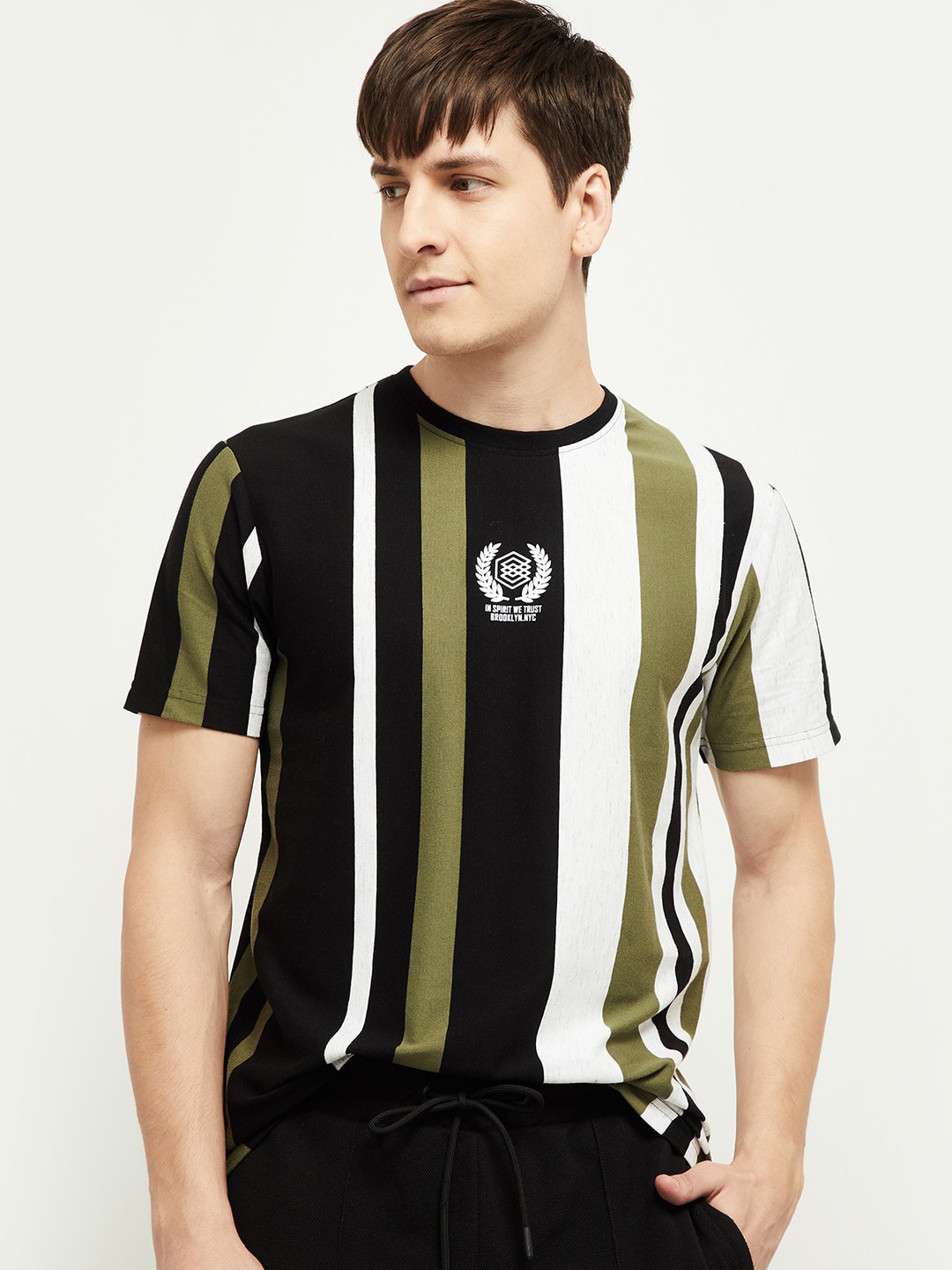 

max Men Black & White Striped T-shirt