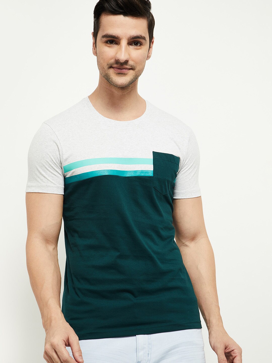 

max Men White Colourblocked Pockets T-shirt