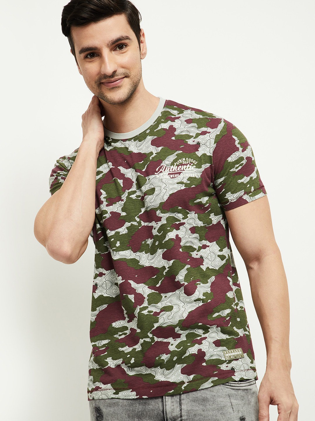 

max Men Maroon & Olive Green Camouflage Printed T-shirt