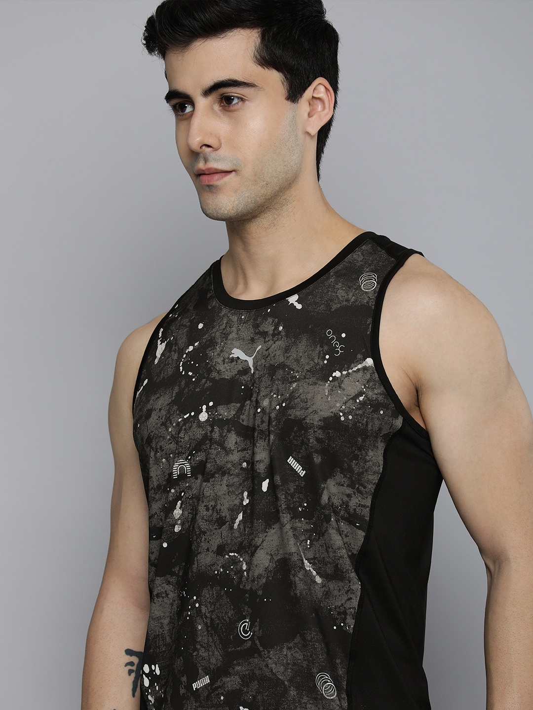 

one8 x PUMA Men Black & Grey Printed Slim Fit Sleevless Training or Gym T-shirt