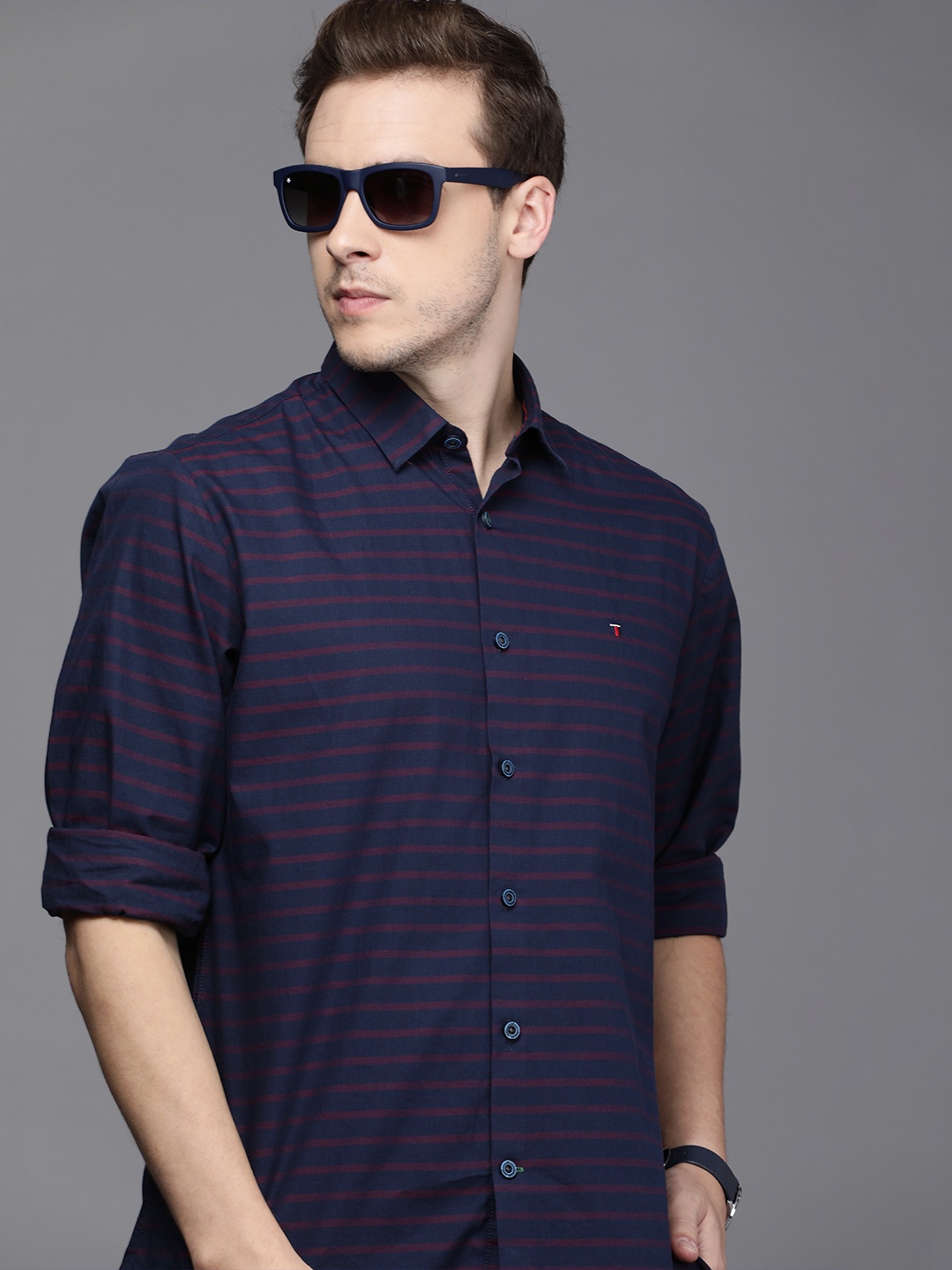 

Louis Philippe Sport Men Blue Slim Fit Horizontal Striped Slim Fit Casual Shirt