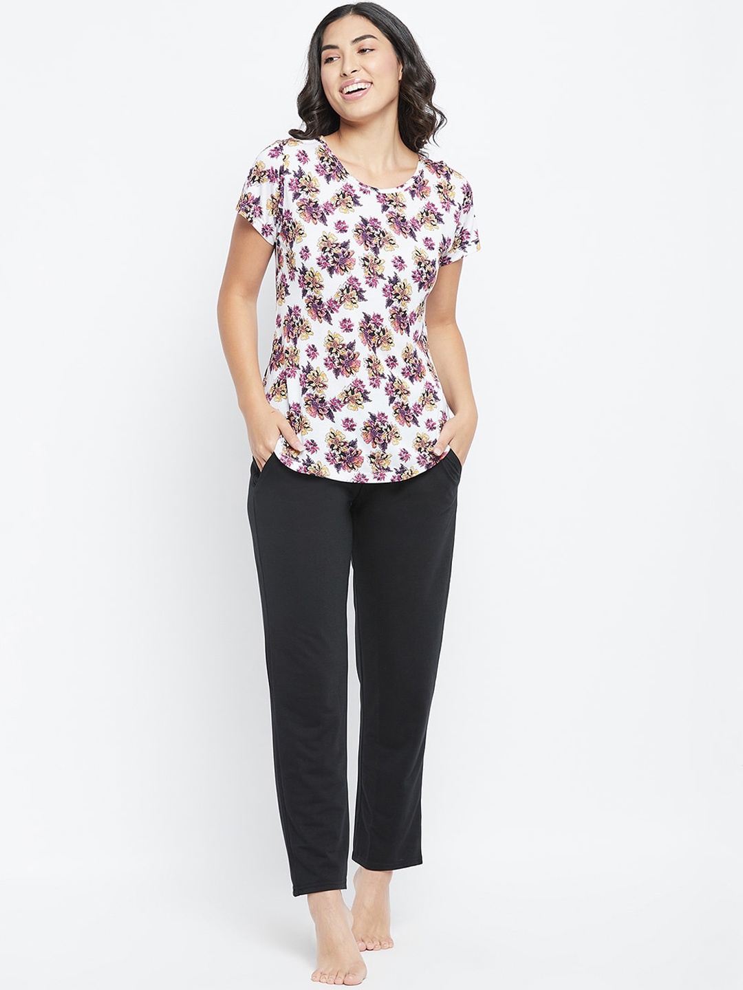 

Clovia Women White & Black Floral Printed Night Suit