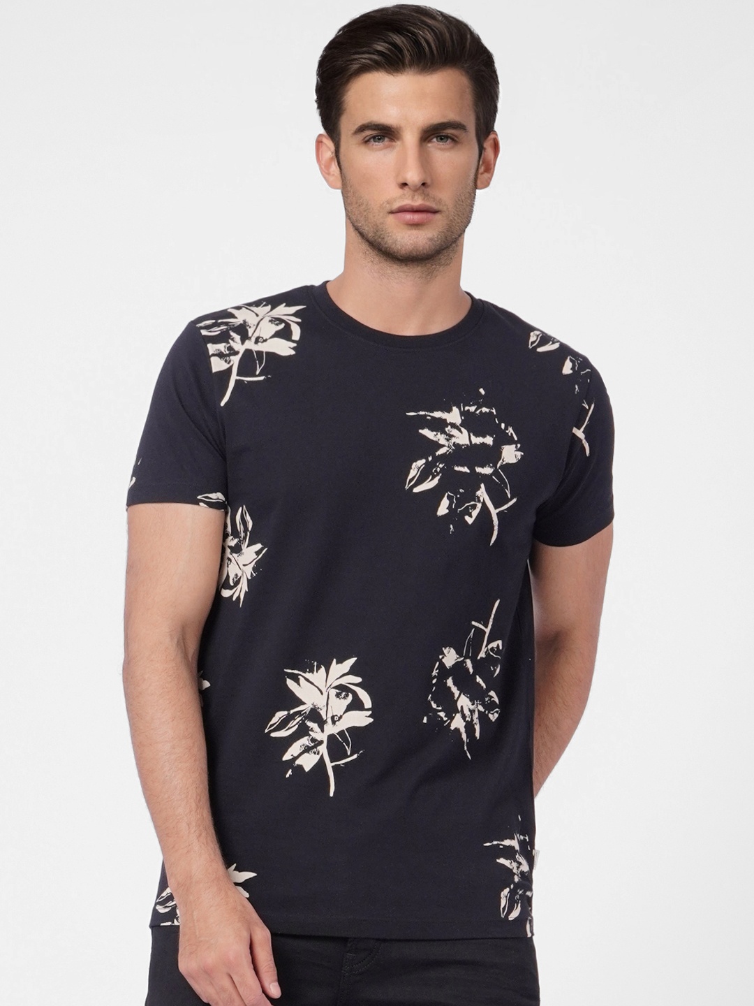 

Jack & Jones Men Black & Beige Floral Printed Cotton Slim Fit T-shirt