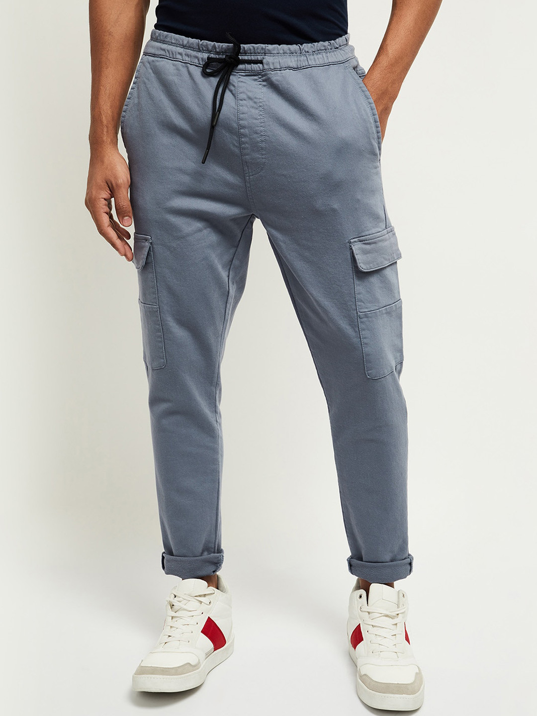 

max Men Blue Solid Cargos Trousers