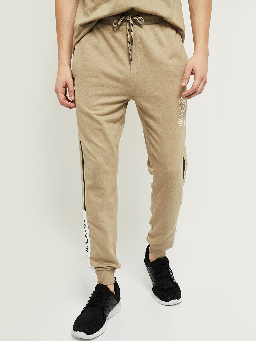 

max Men Beige & Black Solid Jogger Track Pants