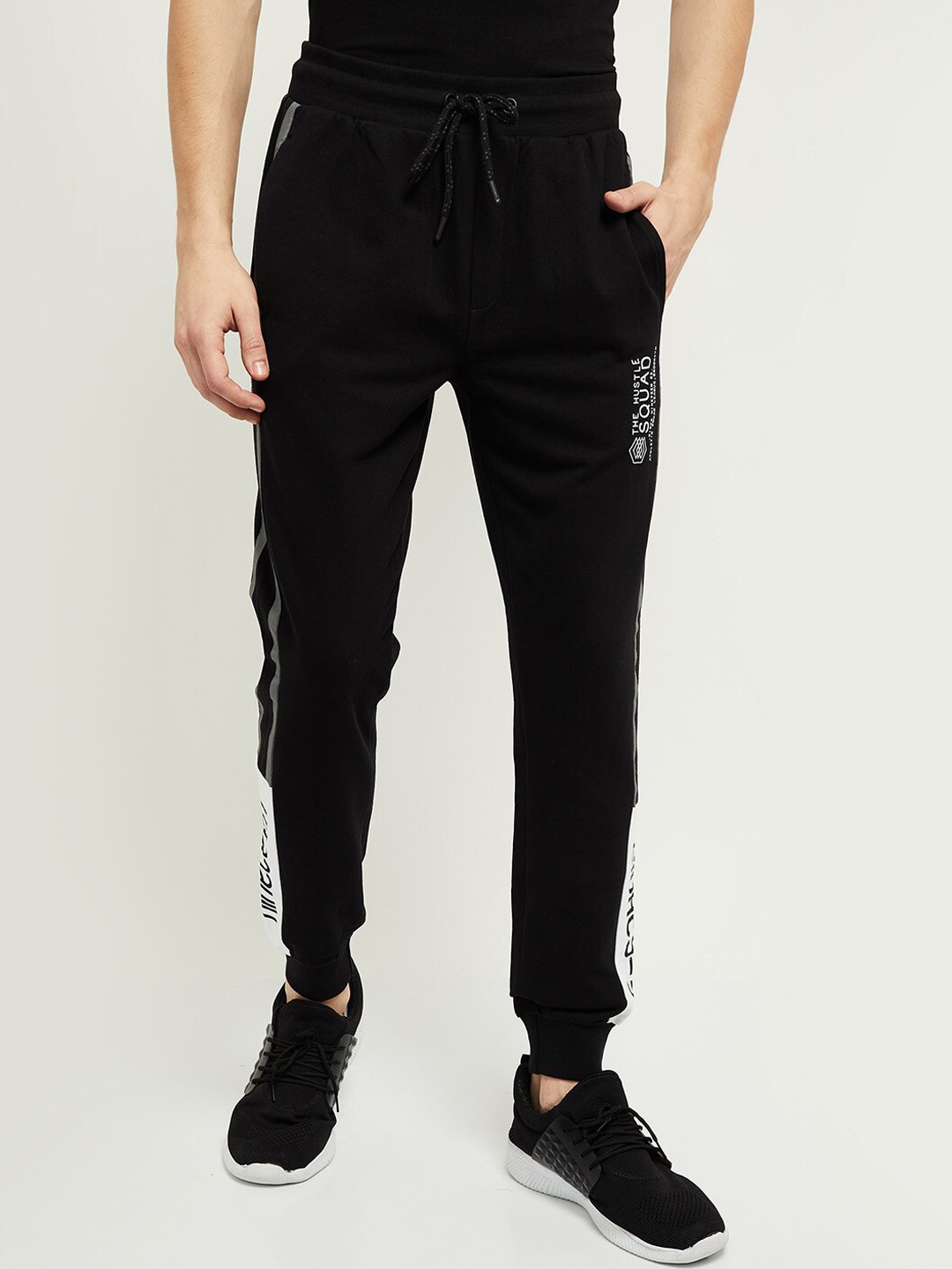 

max Men Black Cotton Blend Joggers