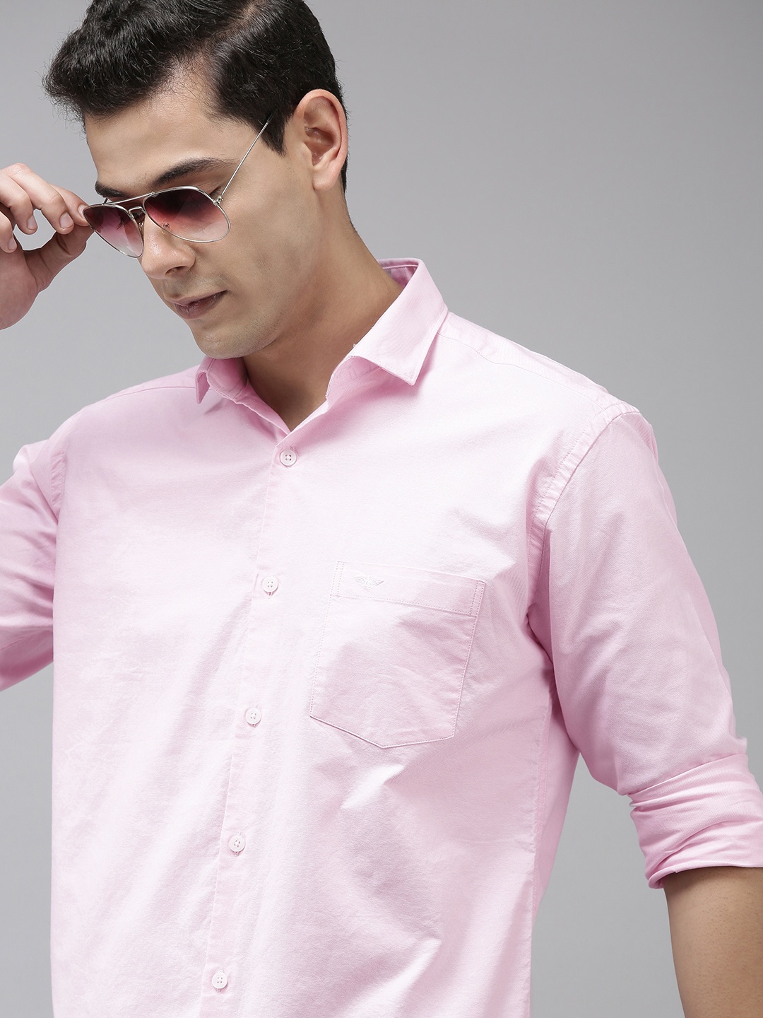 

Park Avenue Men Light Pink Solid Slim Fit Pure Cotton Semiformal Shirt