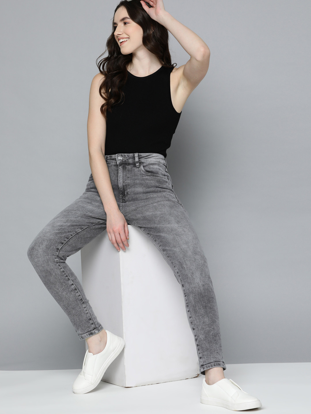 

Mast & Harbour Women Charcoal Grey Skinny Fit Light Fade Stretchable Jeans