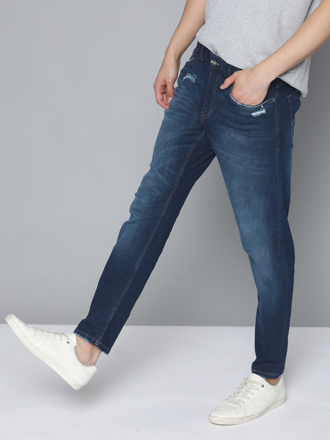 

Mast & Harbour Men Navy Blue Carrot Fit Low Distress Light Fade Stretchable Jeans