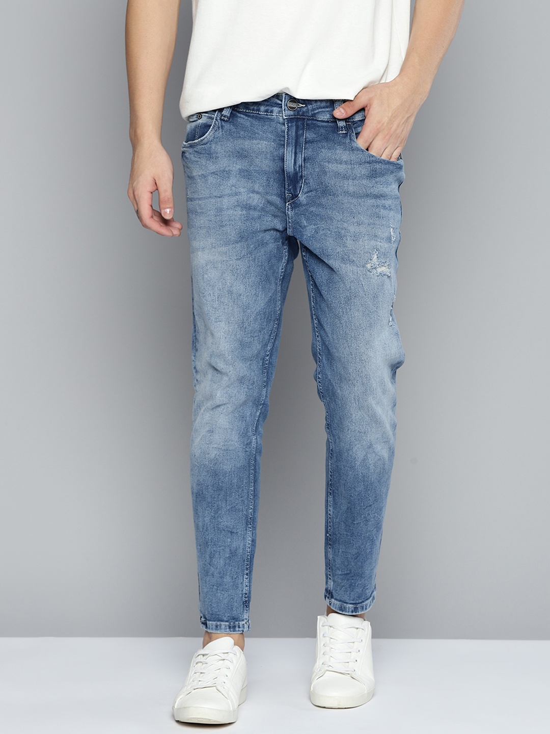 

Mast & Harbour Men Blue Carrot Light Fade Jeans