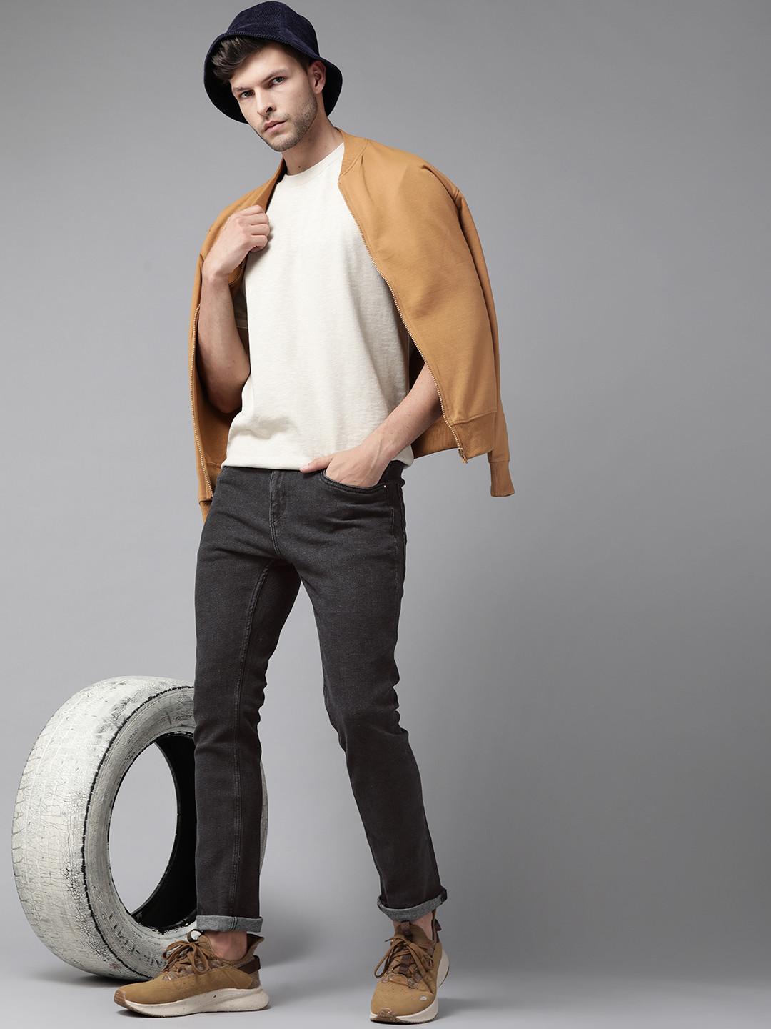 

The Roadster Lifestyle Co. Men Black Skinny Fit Stretchable Jeans