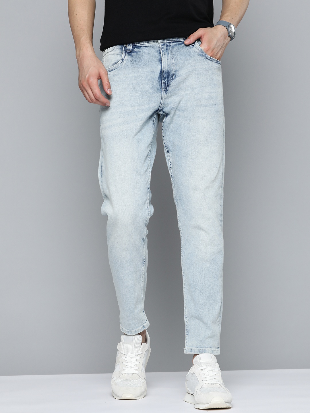 

Mast & Harbour Men Blue Carrot Fit Light Fade Stretchable Jeans
