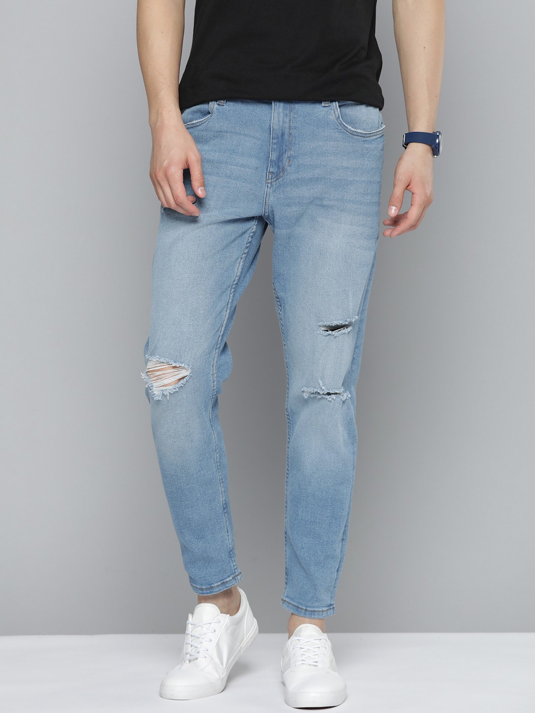 

Mast & Harbour Men Blue Carrot Fit Mildly Distressed Light Fade Stretchable Jeans