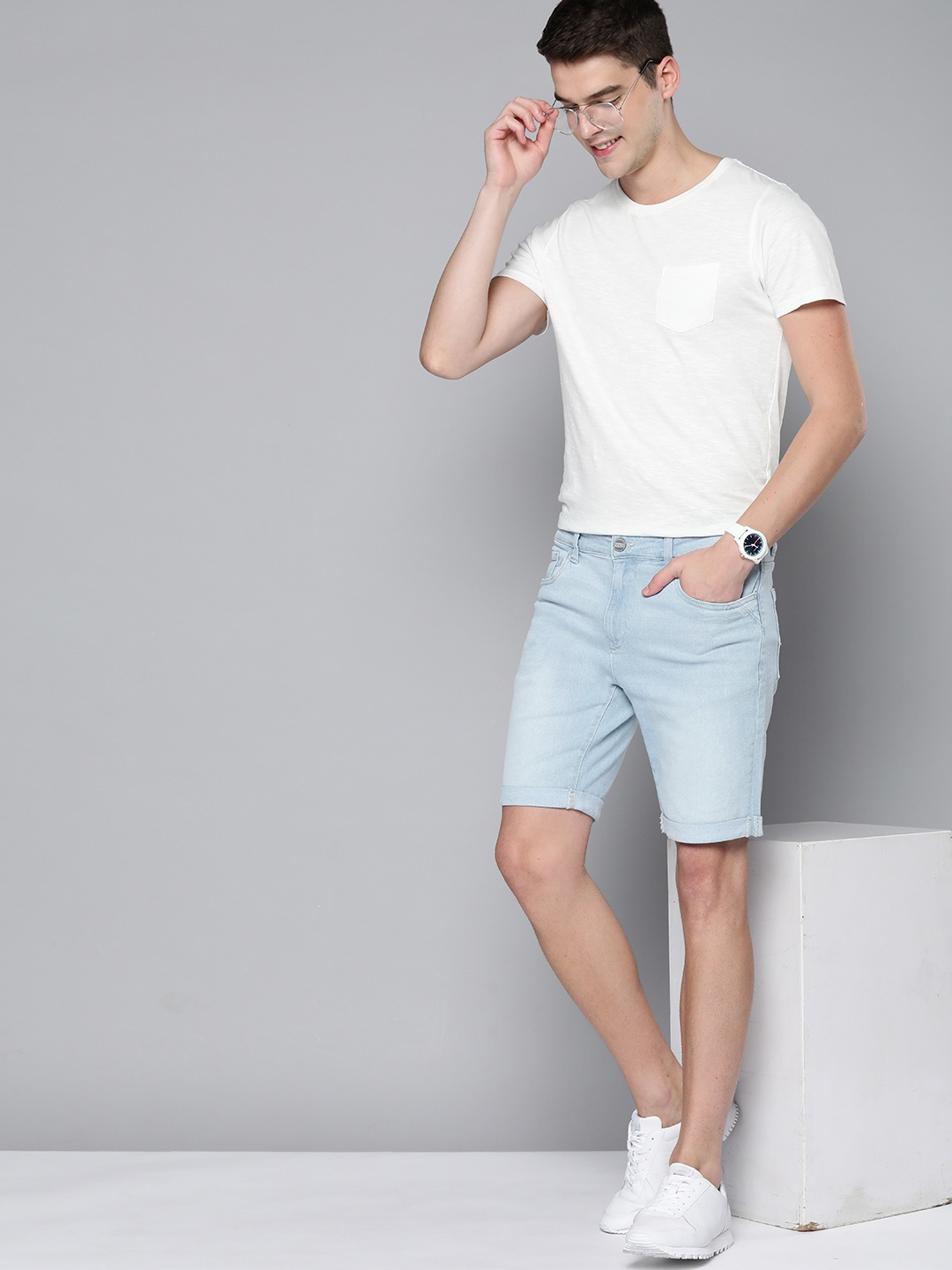 

Mast & Harbour Men Blue Solid Denim Shorts