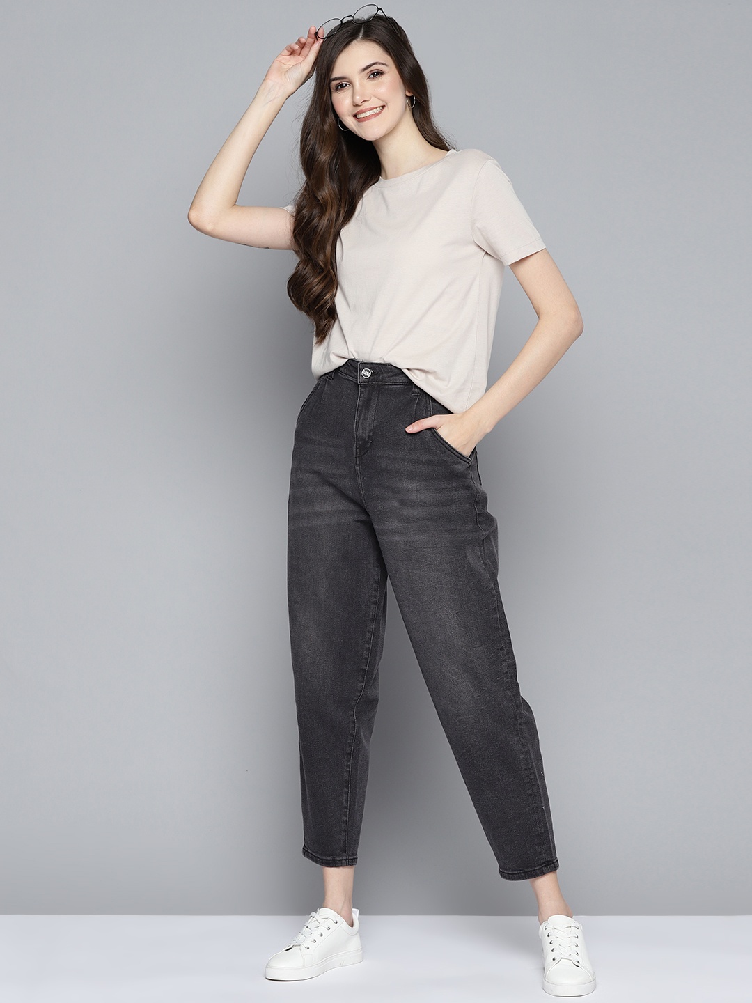

Mast & Harbour Women Charcoal Grey Slouchy Fit Light Fade Stretchable Jeans
